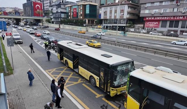 Üsküdar'da İETT otobüsleri çarpıştı, 4 yolcu yaralandı