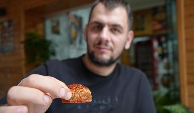 Yemeklerine Acı Pul Biber Eklemeyi Seven Vatandaşlar