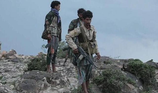 Yemen ordusu Muha liman kentini Husilerden geri aldı