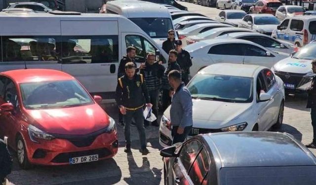 Zonguldak'ta boşanma sürecindeki eşini ve müdahale eden genci silahla yaralayan şüpheli adliyeye sevk edildi
