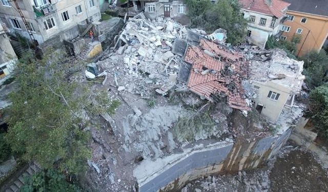 Zonguldak'ta çöken bina sabah erken saatlerde görüntülendi