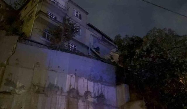 Zonguldak'ta Kullanılmayan İki Katlı Binada Kısmi Göçük Oluştu