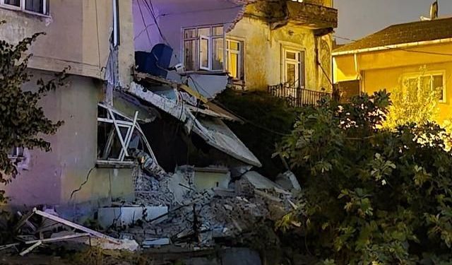 Zonguldak'ta sağanak sonrası boş evin duvarı çöktü
