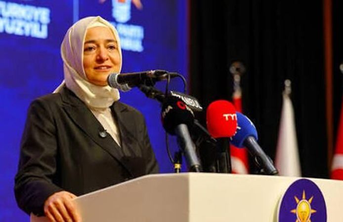 AK Parti Genel Başkan Yardımcısı Fatma Betül Sayan Kaya görevinden ayrıldı