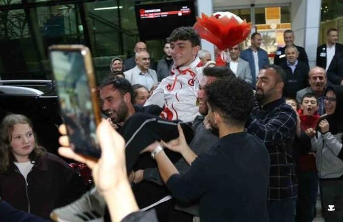 Milli Kick Boksçu Yiğit Şişman İsrailli Rakibini Finalde Yendi