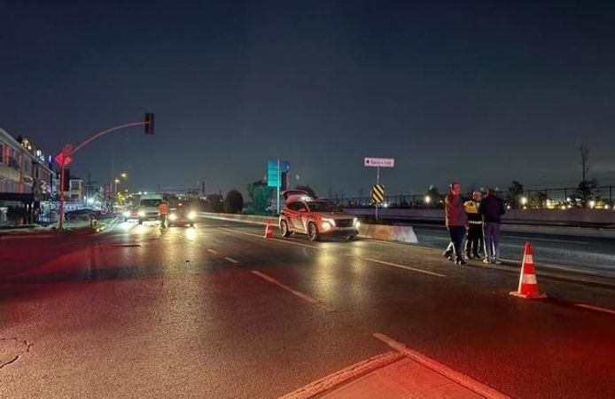 Bakırköy'de otomobile çarpan motosiklet sürücüsü yaşamını yitirdi