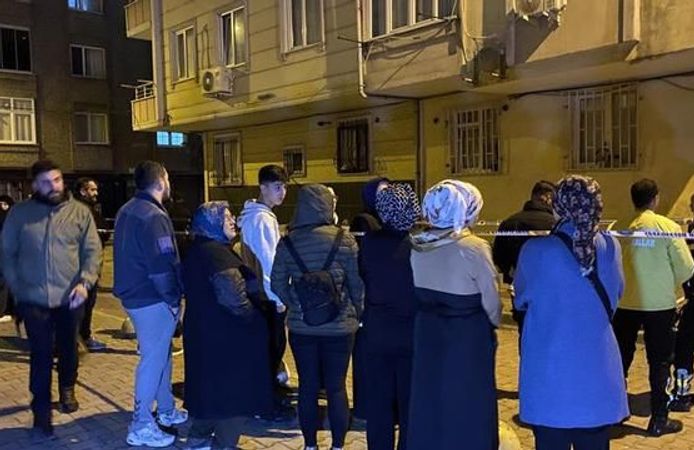 İstanbul Bahçelievler'de istinat duvarı yıkıldı, iki bina tahliye edildi