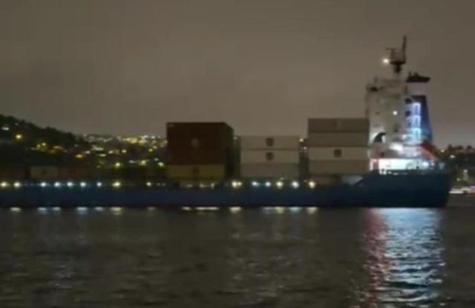 İstanbul Boğazı'nda kuru yük gemisi arıza sonrası sürüklendi