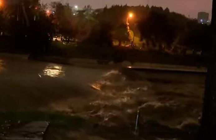İstanbul'da Kağıthane Deresi Taştı, Sel Felaketi Yaşanıyor