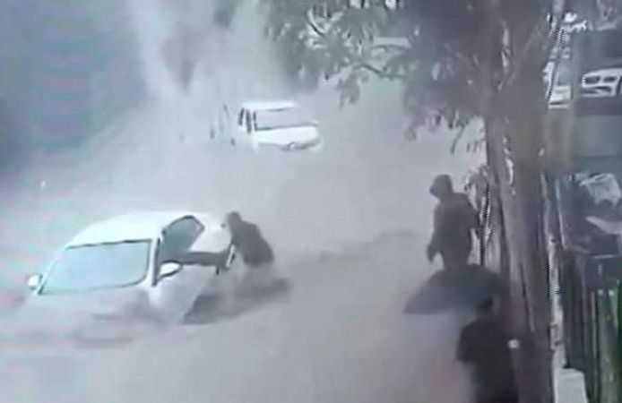 Selde tüm mal varlığını yitirdi, insanlık örneği sergiledi