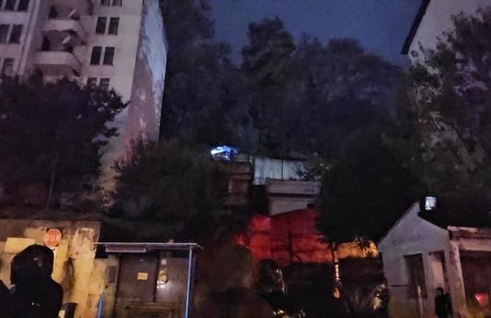Zonguldak Çatalağzı'nda Heyelan İstinat Duvarını Yıktı, İki Araç Toprak Altında Kaldı