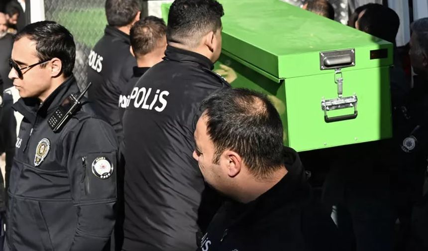 Mersin'de Görevli Polis Memuru, Ailesinden Beş Kişiye Kıydı