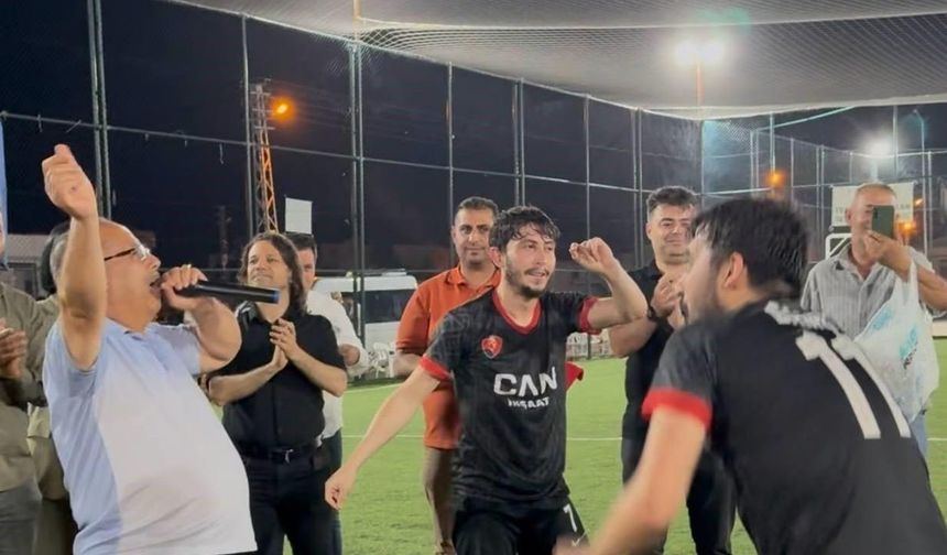 22 yıl sonra bir ilk: Takım şampiyon olunca muhtar göbek attı