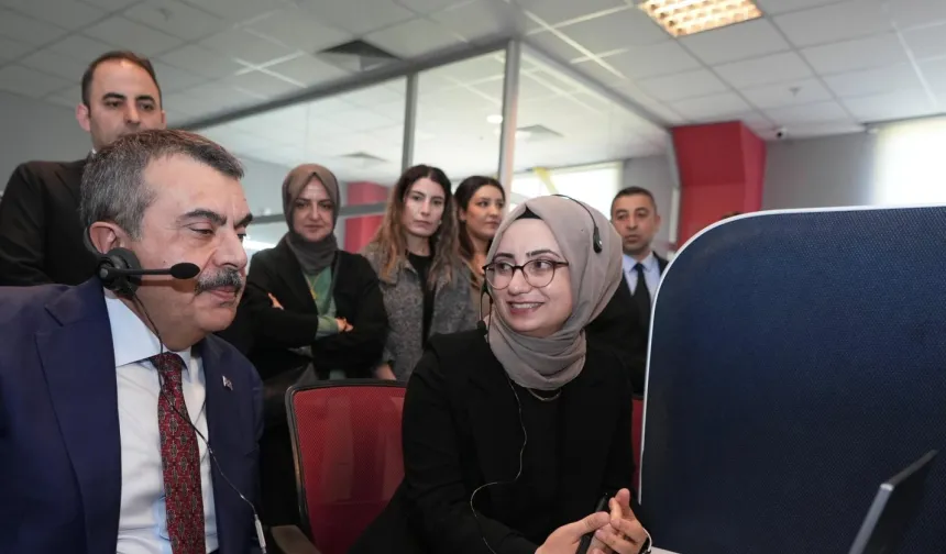 Bakan Tekin Van'da MEBİM'de çağrı yanıtladı