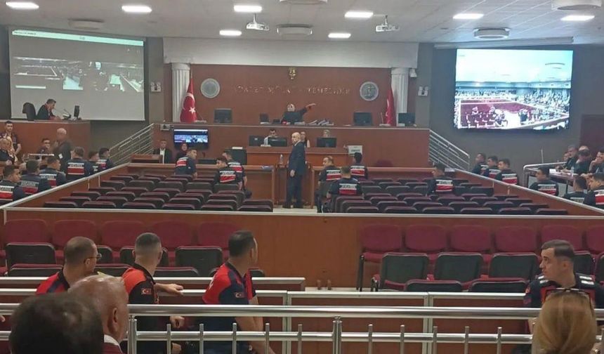 Kaderin cilvesi: Başörtüsü düşmanı Ümit Özdağ'ı başörtülü hakim yargıladı