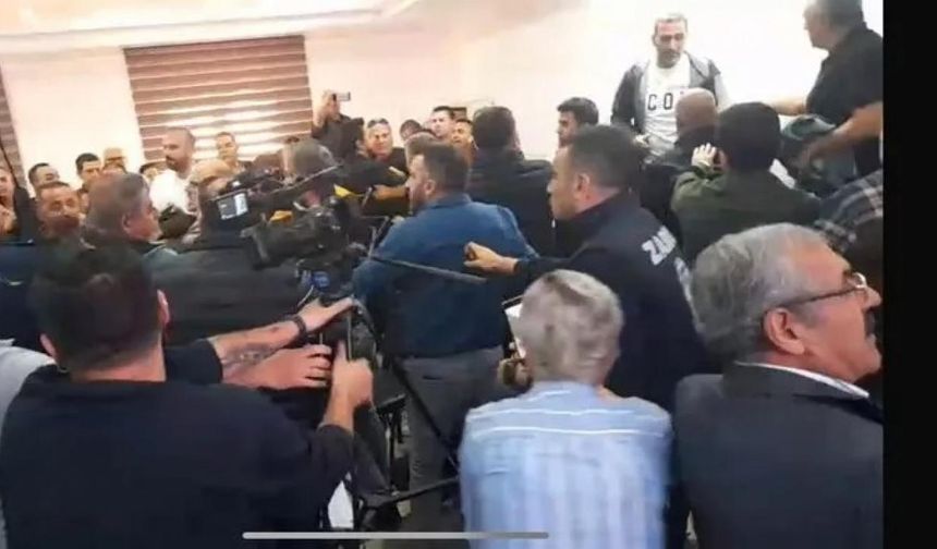 Kuşadası Belediye Meclisi ringe döndü: CHP'li üye İYİ Partili yöneticiye yumruk attı