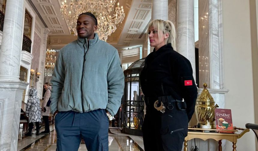 Türk Kadın Koruma Enera: Amerikalı Fenomen Marvin Achi’ye Türk Bayrağı Öptürdü!