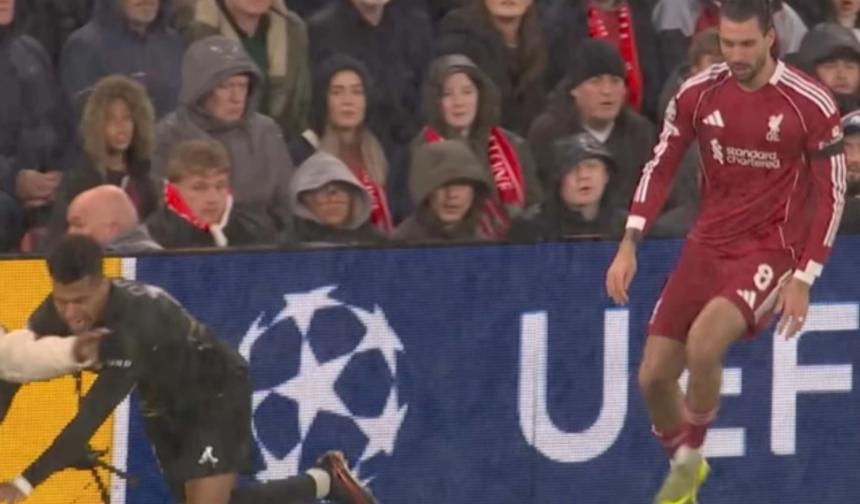 Anfield'da Sakatlık Şoku: Noa Lang'tan Sonra Desire Doue de Yerde Kaldı