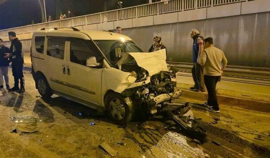 Antalya Muratpaşa'da 11 Araçlı Zincirleme Kaza: 1 Yaralı