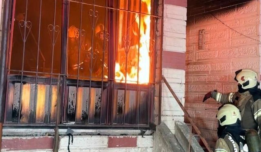 Avcılar'da 4 Katlı Binada Yangın: 20 Kişi Kurtarıldı
