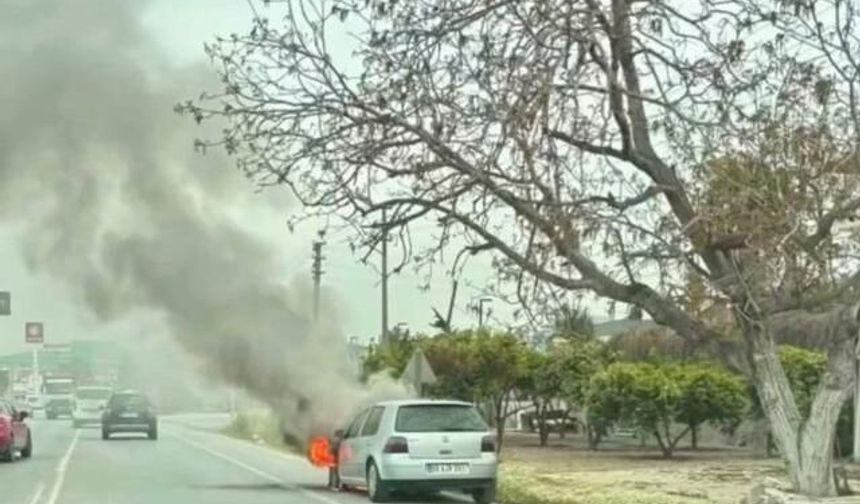 Aydın Kuşadası'nda Seyir Halindeki Otomobilde Yangın Çıktı