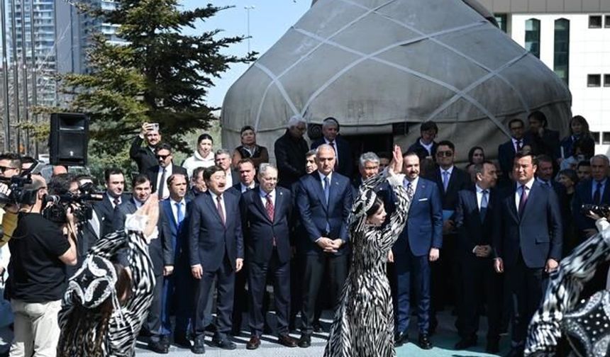 Bakan Ersoy: Dijitalleşme Kültürel Kimlikte Gönüllü Yozlaşmaya Yol Açıyor