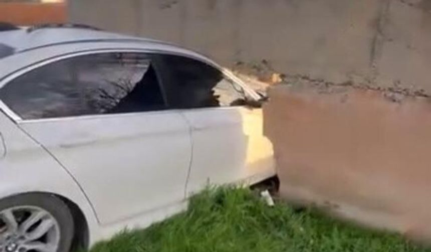 Batman'da Otomobil İhata Duvarına Çarptı: 1 Kişi Yaralandı