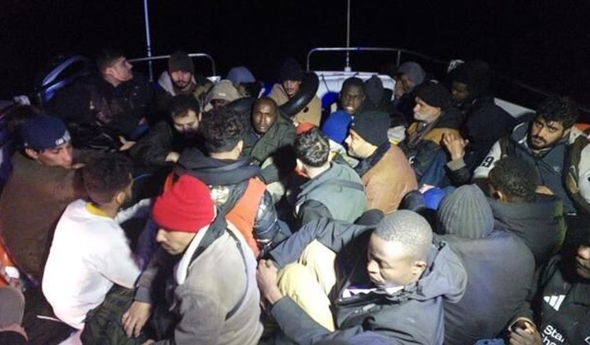 Bodrum Açıklarında Lastik Botta Tehlike: 30 Düzensiz Göçmen Kurtarıldı