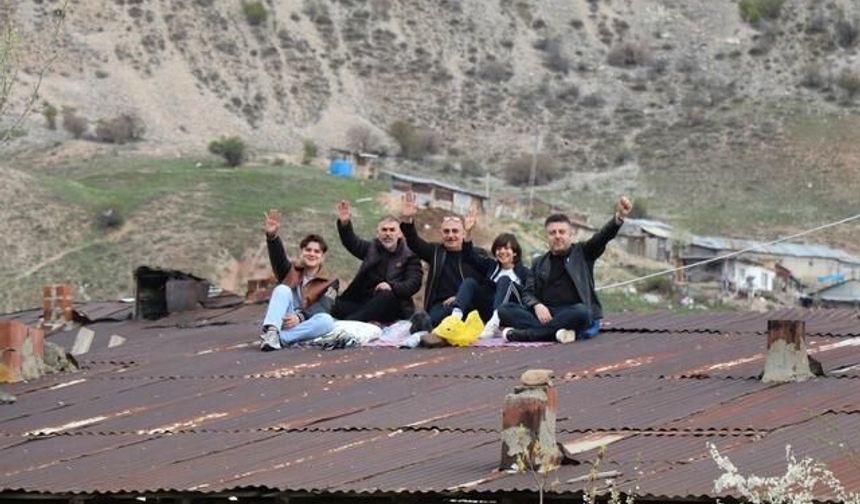 Çatıda Kaygana Keyfiyle Maç İzlediler