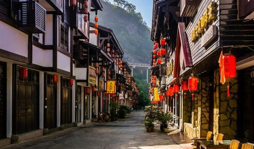 Çin'in Yanjin Şehri: Sadece 30 Metre Genişliğinde Dar Sokaklar