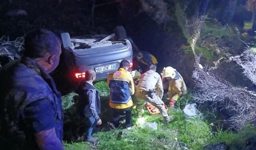 Cizre'de Şarampole Yuvarlanan Otomobilde 4 Kişi Yaralandı