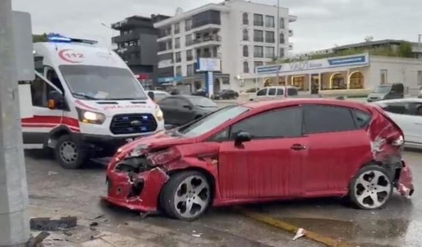 Denizli'de Zincirleme Trafik Kazasında 4 Kişi Yaralandı