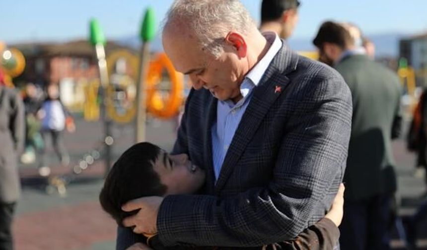 Düzce Belediye Başkanı Özlü'den 23 Nisan Ulusal Egemenlik ve Çocuk Bayramı Mesajı