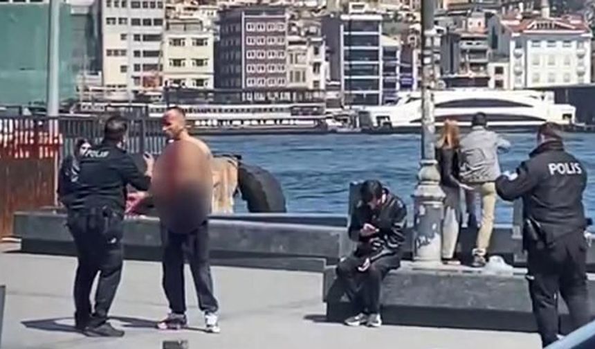 Fatih'te Döner Bıçağıyla Kendine Zarar Veren Kişi Hastaneye Kaldırıldı