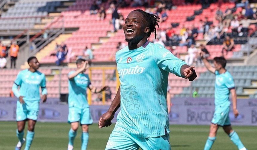 Galatasaray, İngiliz Sol Kanat Oyuncusunu Kadrosuna Katıyor