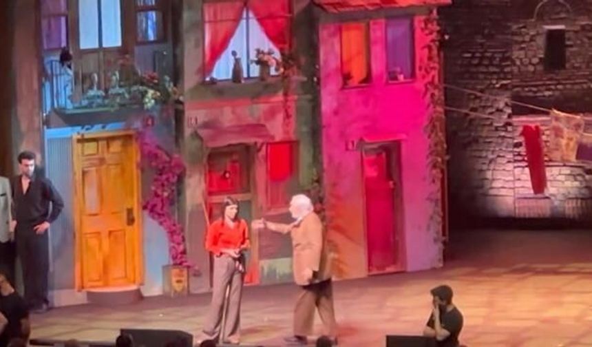 Gırgıriye Müzikali Öncesi Müjdat Gezen ve Seyirci Arasında Tartışma Yaşandı