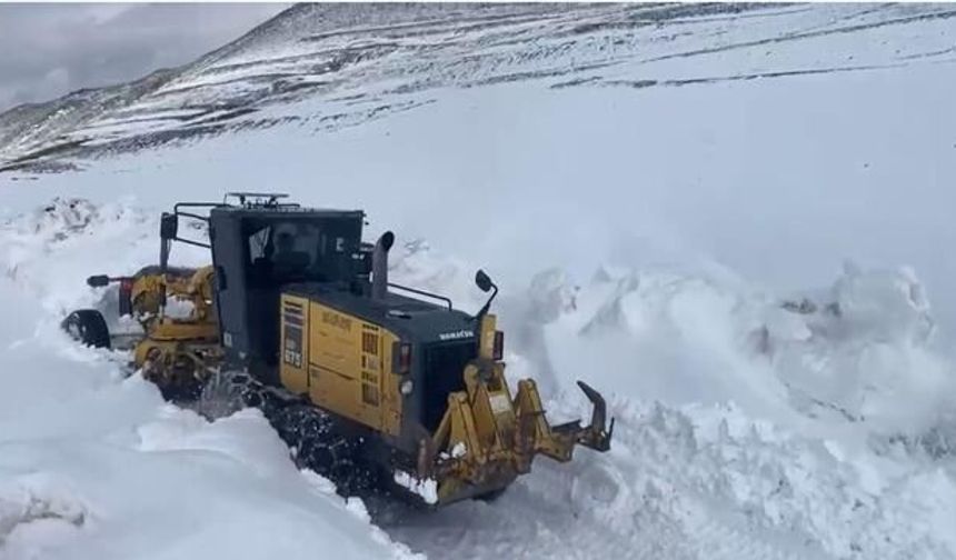 Iğdır'da Nisan Ayında Karla Mücadele Çalışmaları Sürüyor