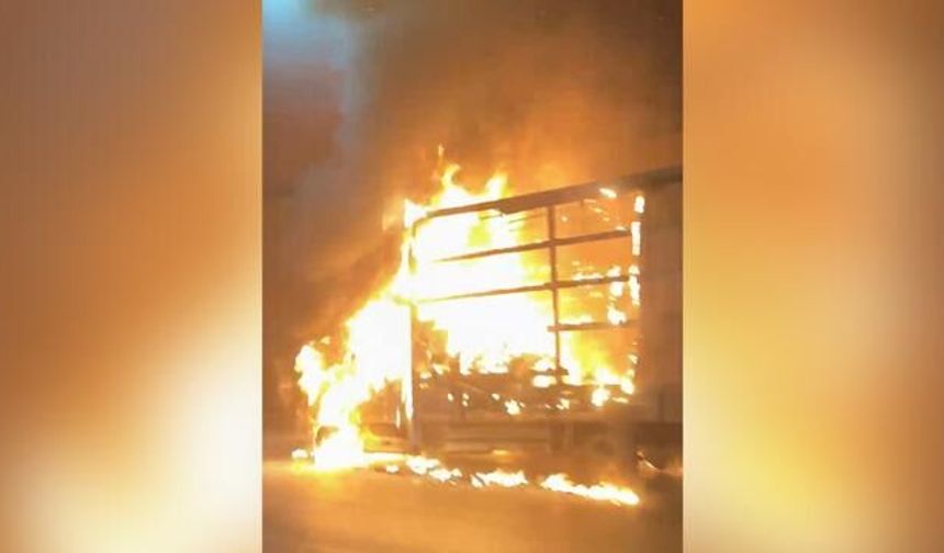 İstanbul Pendik'te Kamyonette Çıkan Yangın Tünelde Korku Yarattı