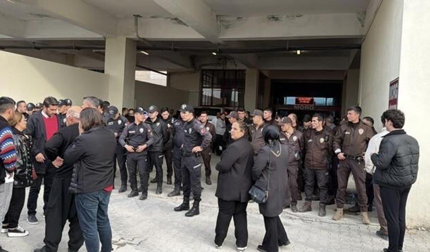 Kahramanmaraş'taki Okul Saldırısında Hayatını Kaybedenlerin Cenazeleri İçin Bekleyiş Devam Ediyor