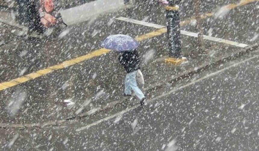 Kars'ta Nisan Ayında Yoğun Kar Yağışı Etkili Oldu