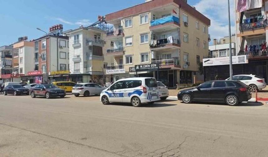 Kepez'de Husumetli Akrabalar Arasında Bıçaklı Kavga: 2 Yaralı