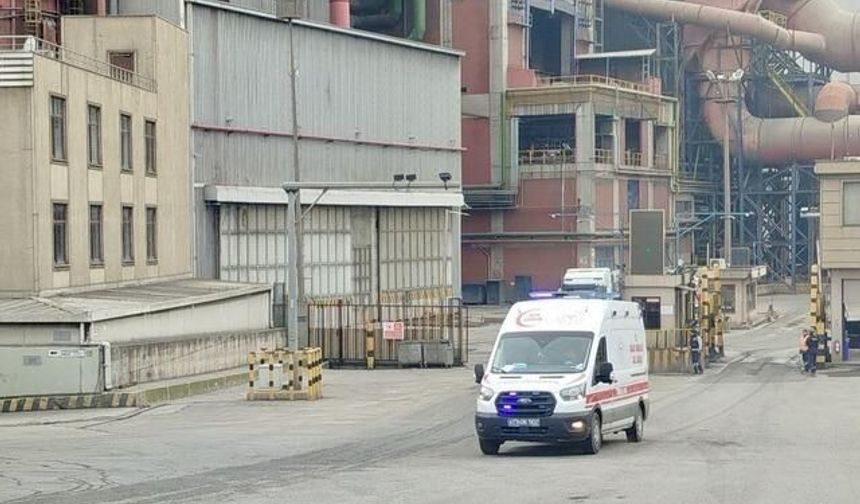 Kocaeli'de Fabrikada Yüksekten Düşen 4 İşçi Yaralandı