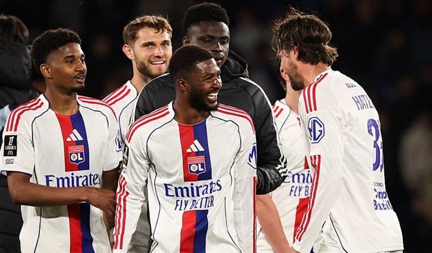 Lyon, PSG'yi Deplasmanda 2-1 Yendi