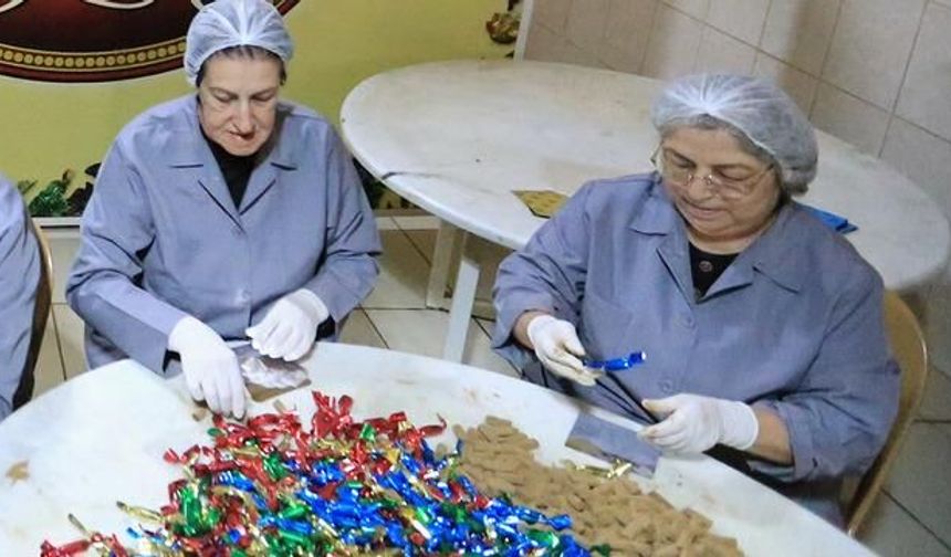 Manisa'da 22 Yıllık Geleneği Yaşatan Kadınlar, 10 Ton Mesir Macunu Hazırlıyor