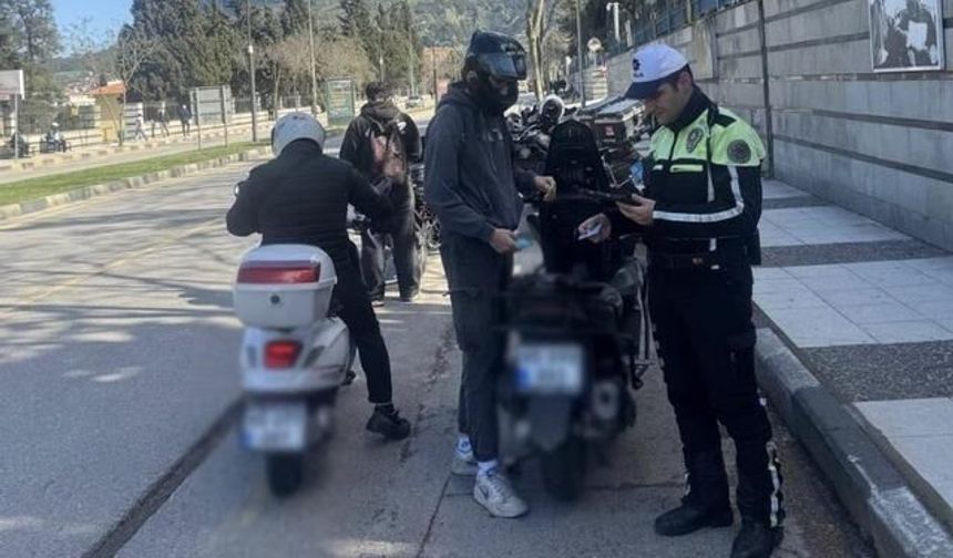 Manisa'da Motosiklet Denetimlerinde 540 Sürücüye Milyonluk Ceza