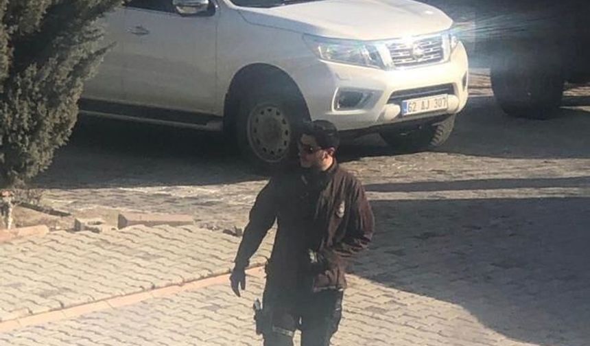 'Silahım yok' diyen kişinin kamuflajlı tabancalı fotoğrafı ortaya çıktı