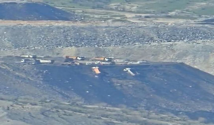 Şırnak'ta Hafriyat Sahasında Toprak Kayması: İki Araç Şarampole Yuvarlandı