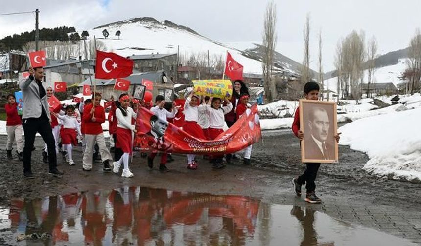 Türkiye, 23 Nisan Ulusal Egemenlik ve Çocuk Bayramı'nı Coşkuyla Kutladı