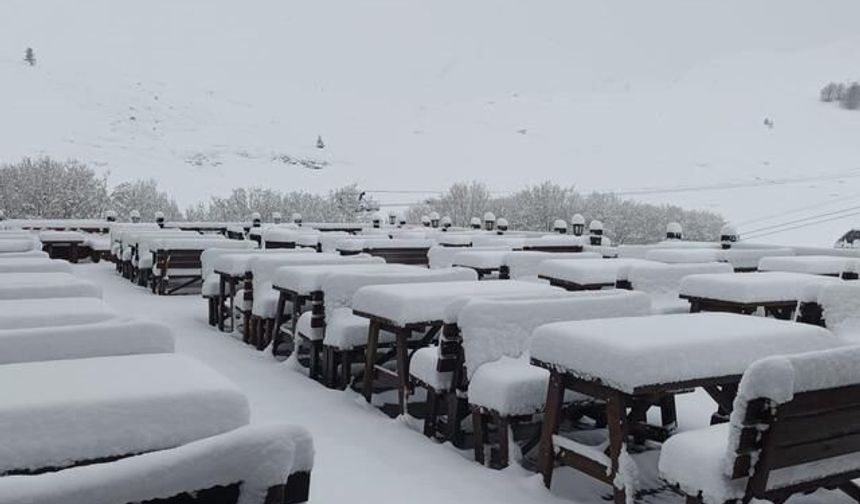 Uludağ'da Nisan Sonunda Yeniden Kar Manzarası