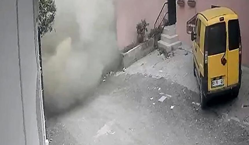 Adana'da Üç Katlı Binanın Çökme Anı Kamerada